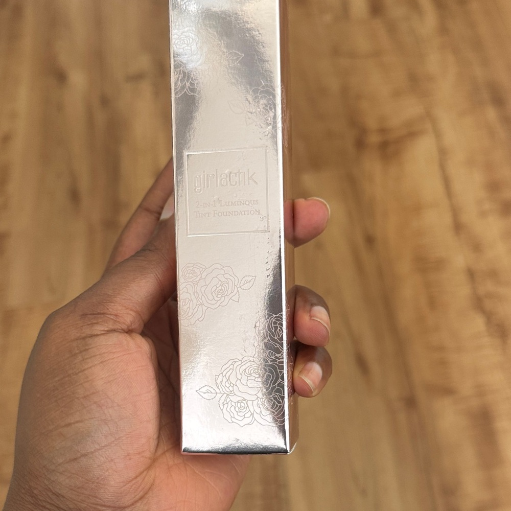 Girlactik Luminous Face Foundation - F2 Light